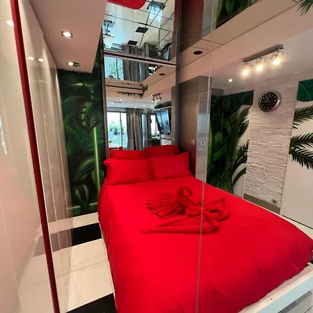 Joia - Moisant Apartment *