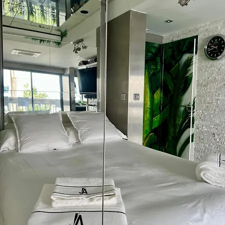 Joia - Moisant Apartment